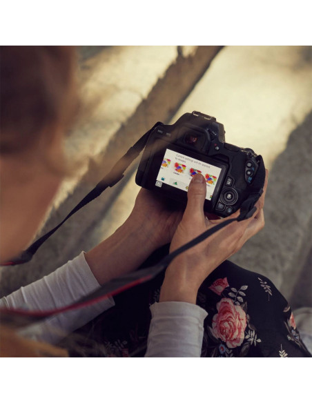 EOS 250D + EF-S 18-55mm f/4-5.6 IS STM Bianco